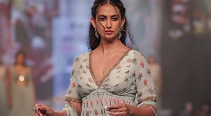 
Anjali Schmuck Height, Weight, Net Worth, Age, Birthday, Wikipedia, Who, Instagram, Biography 