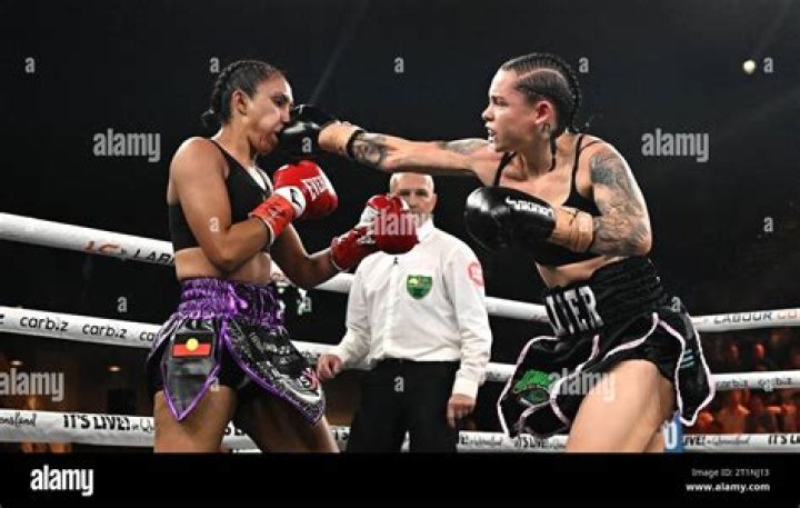 
Boxer Ashleigh Sims Fight With Shanell Dargan Before Her Match With Jessica Adams 