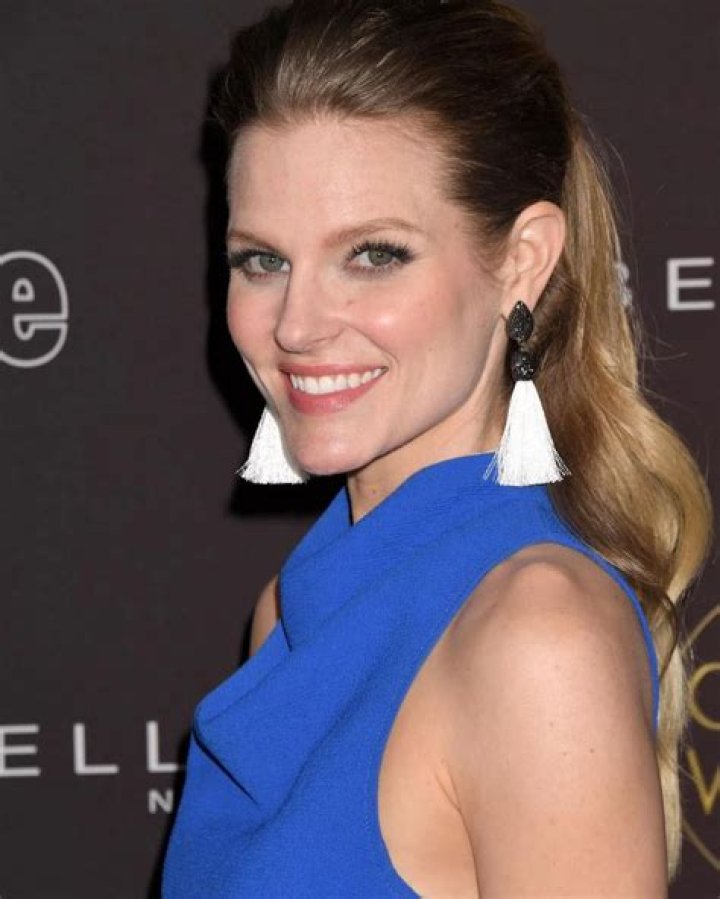 Chelsey Crisp Height, Weight, Net Worth, Age, Birthday, Wikipedia, Who, Nationality, Biography