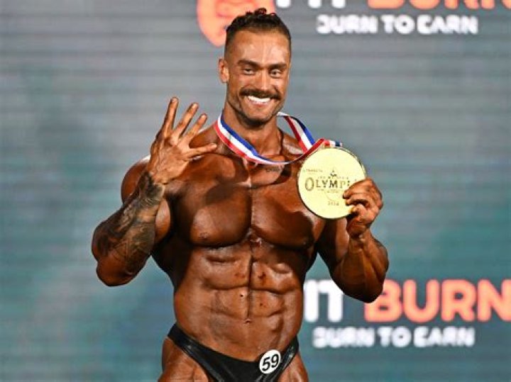 Chris Bumstead Height, Weight, Net Worth, Age, Birthday, Wikipedia, Who, Nationality, Biography