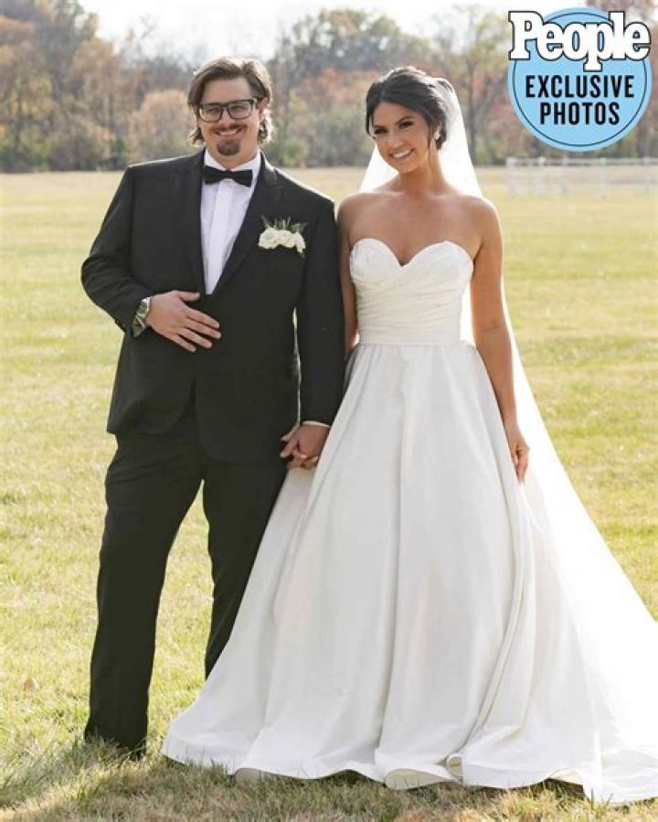 
Chris Taylor is not Married to a Wife. Dating Girlfriend: Mary Keller : Chris Taylor’s Past Relationships 