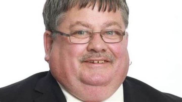 
DUP Councillor William Walker Arrested Over Child Grooming Charges, Is He Really Affiliated To The Gangs? 