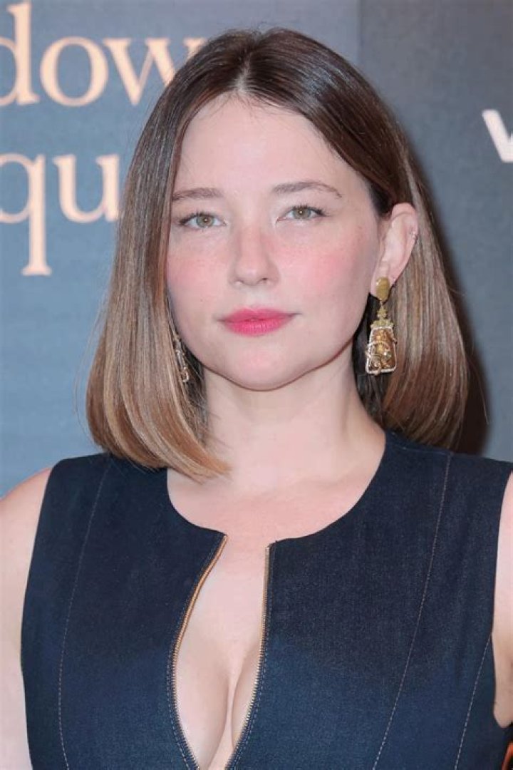 Eliza Bennett Height, Weight, Net Worth, Age, Birthday, Wikipedia, Who, Nationality, Biography