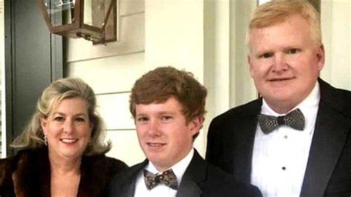
‘Fidgety’ Alex Murdaugh Brought Tarp to His Mother’s House on Night of Family Killings: Witness 