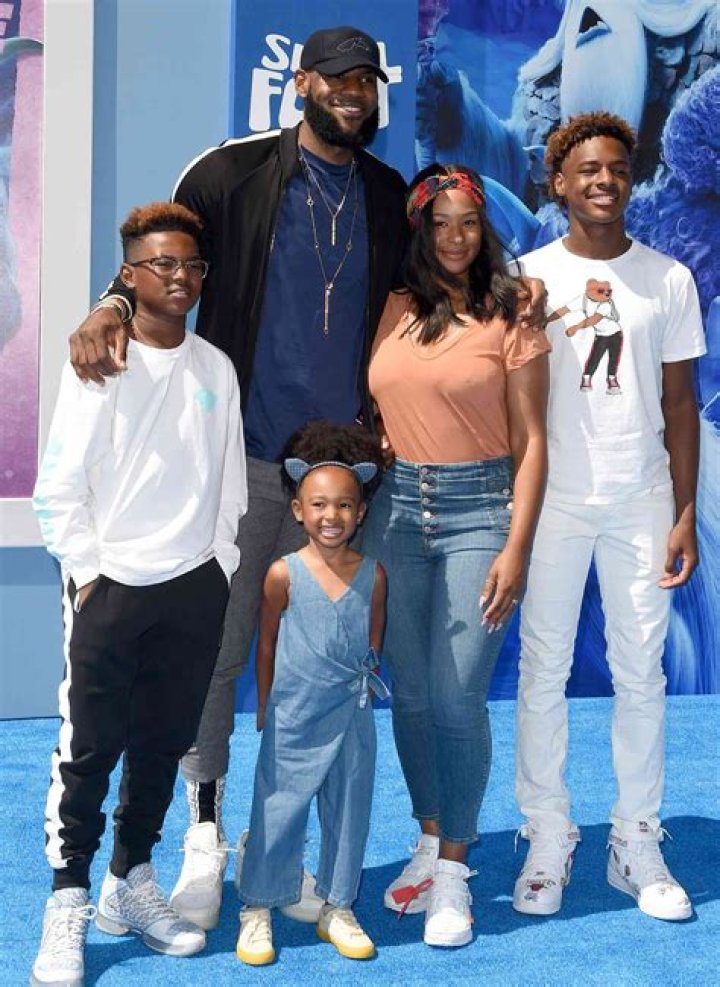 
Howie Mandel’s Family: Everything We Know About His Wife and Kids 