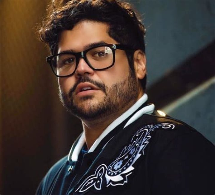 
Is Harvey Guillen Married to Wife? Or Dating a Partner? 