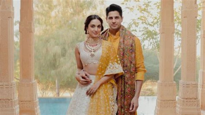 
Is Kiara Advani Married? Know Kiara Advani Height Age, Boyfriend, Husband, Family, And More 