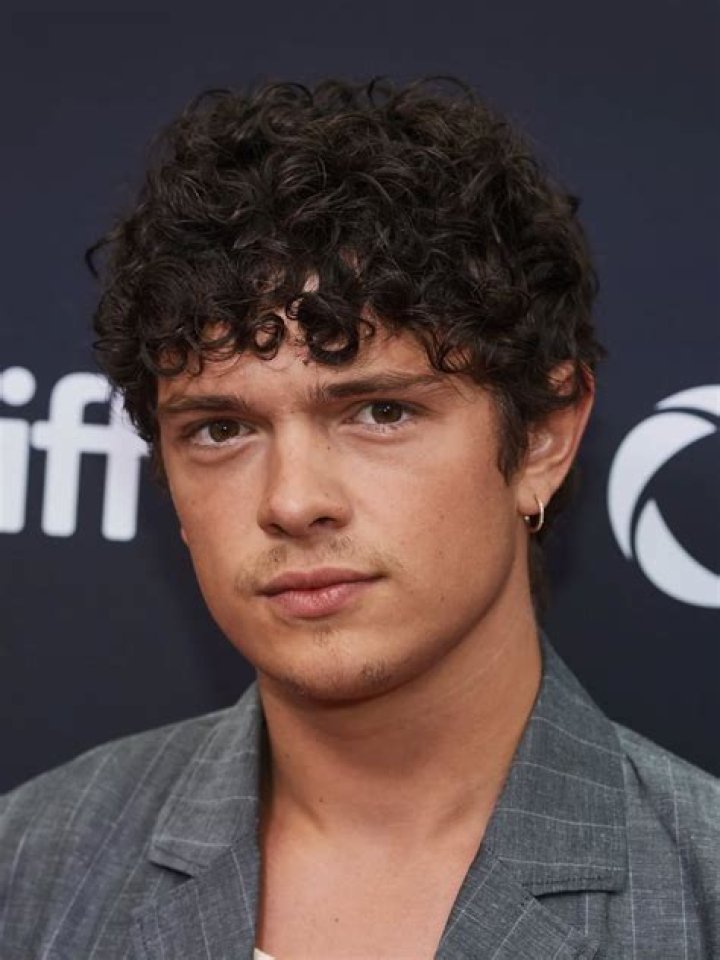 Is Noah Jupe Gay? Age, Height, Net Worth