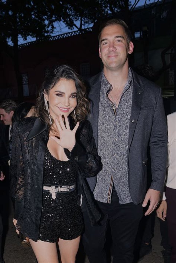 Lewis Howes Girlfriend Martha Higareda Is An Entrepreneur
