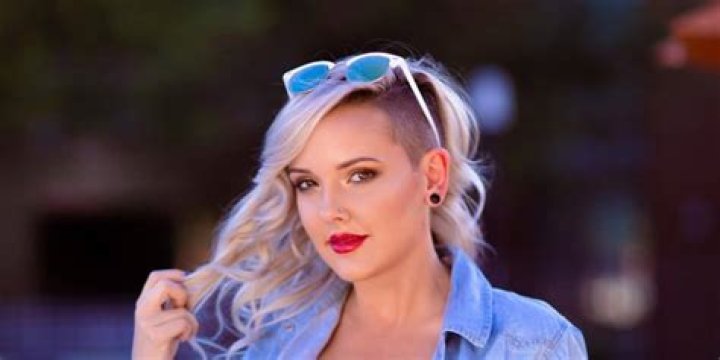 
Naked Truth About Darshelle Stevens: Age, Measurements, Salary 