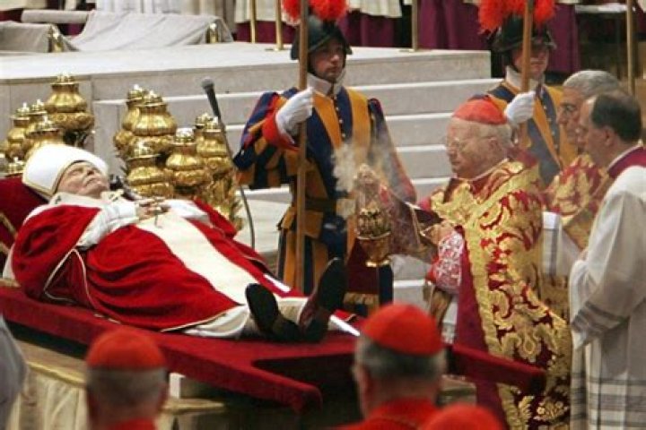 
Pope Benedict XVI Death Rumor Denied And Is Still Very Much Alive 