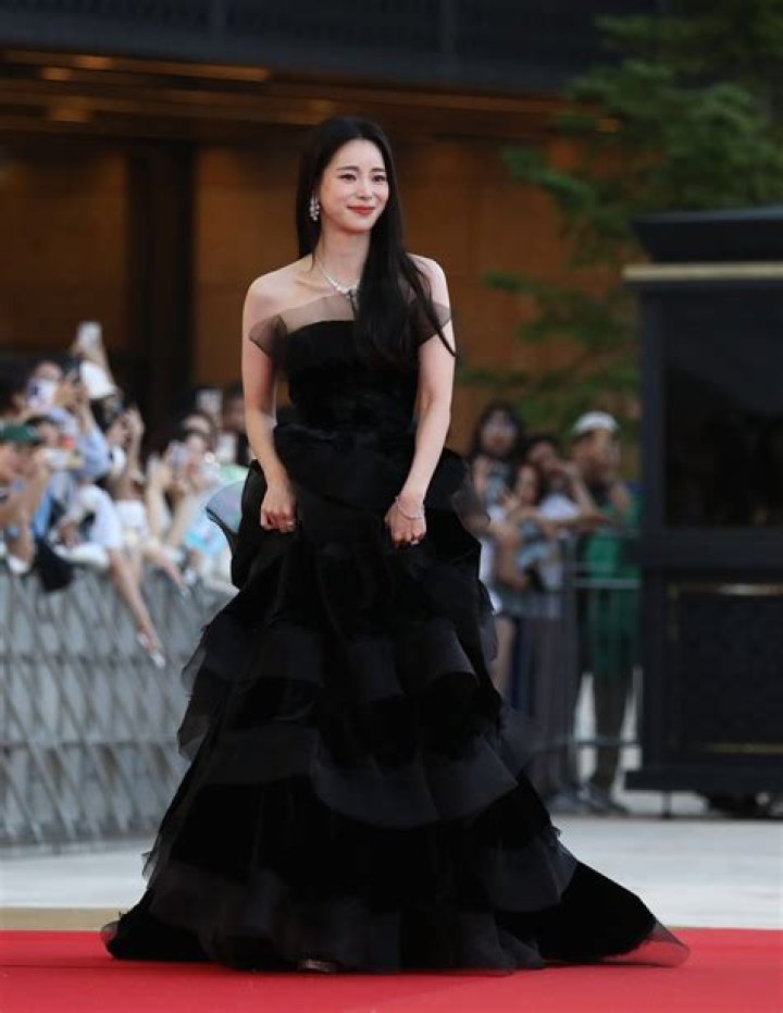
Shin Ji Yeon Height, Weight, Net Worth, Age, Birthday, Wikipedia, Who, Nationality, Biography 