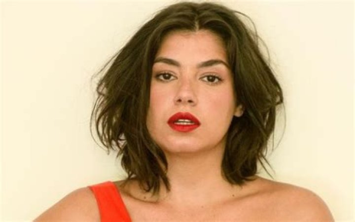  Veronica Debom
