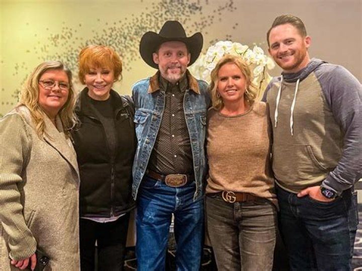 Who are Reba Mcentires Parents? Reba Mcentire Biography, Parents Name, Nationality and More