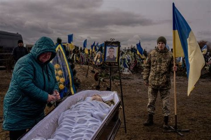 
Who is Joseph Hildebrand? Ashes of Canadian who died fighting in Ukraine return home 