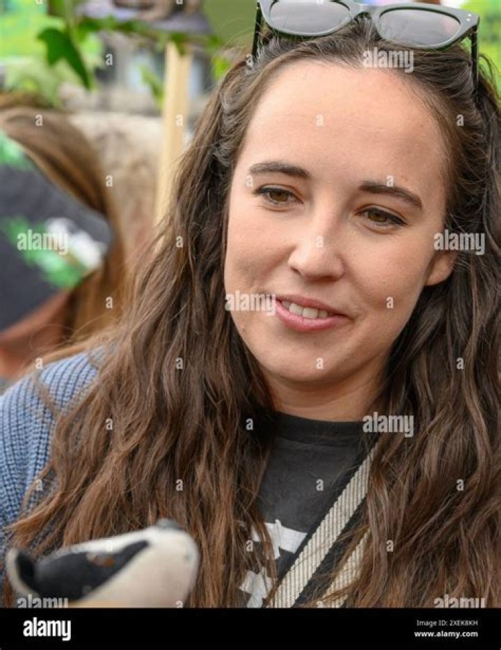 
Who Is Megan McCubbin Partner? Facts To Know About The Marital Status Of Wildlife TV Presenter 